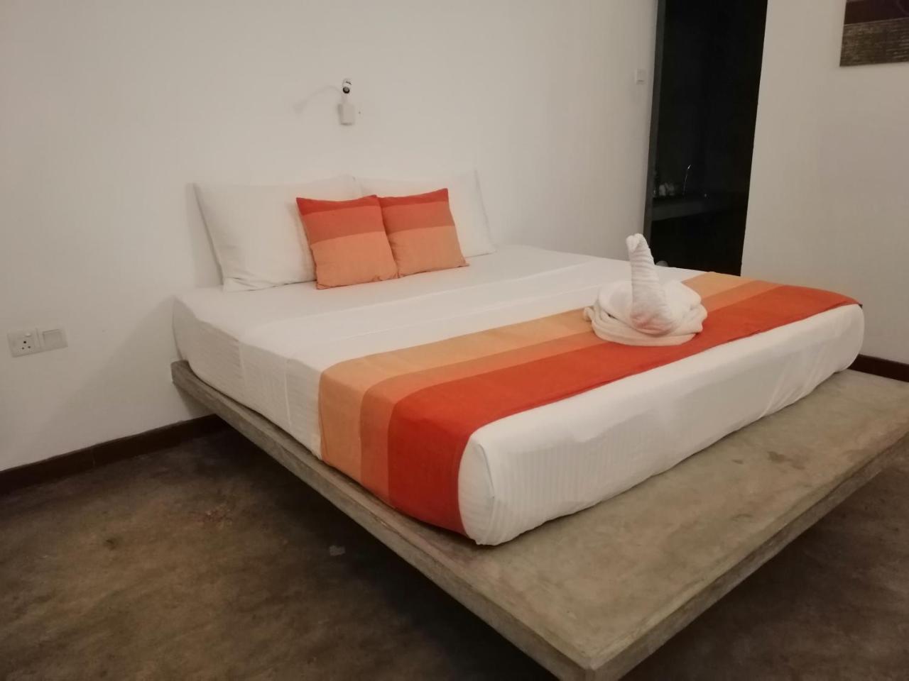 Kutumbaya Apartamento Anuradhapura Exterior foto