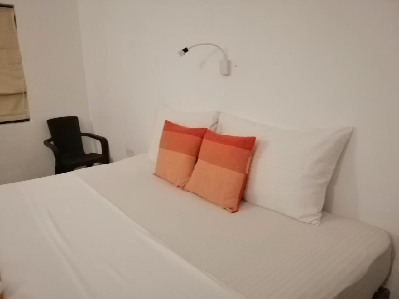 Kutumbaya Apartamento Anuradhapura Exterior foto
